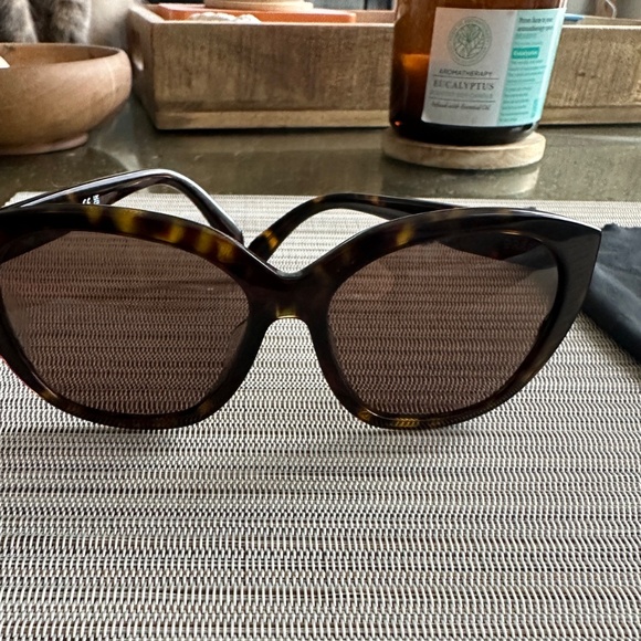 Prada sunglasses - Picture 6 of 11